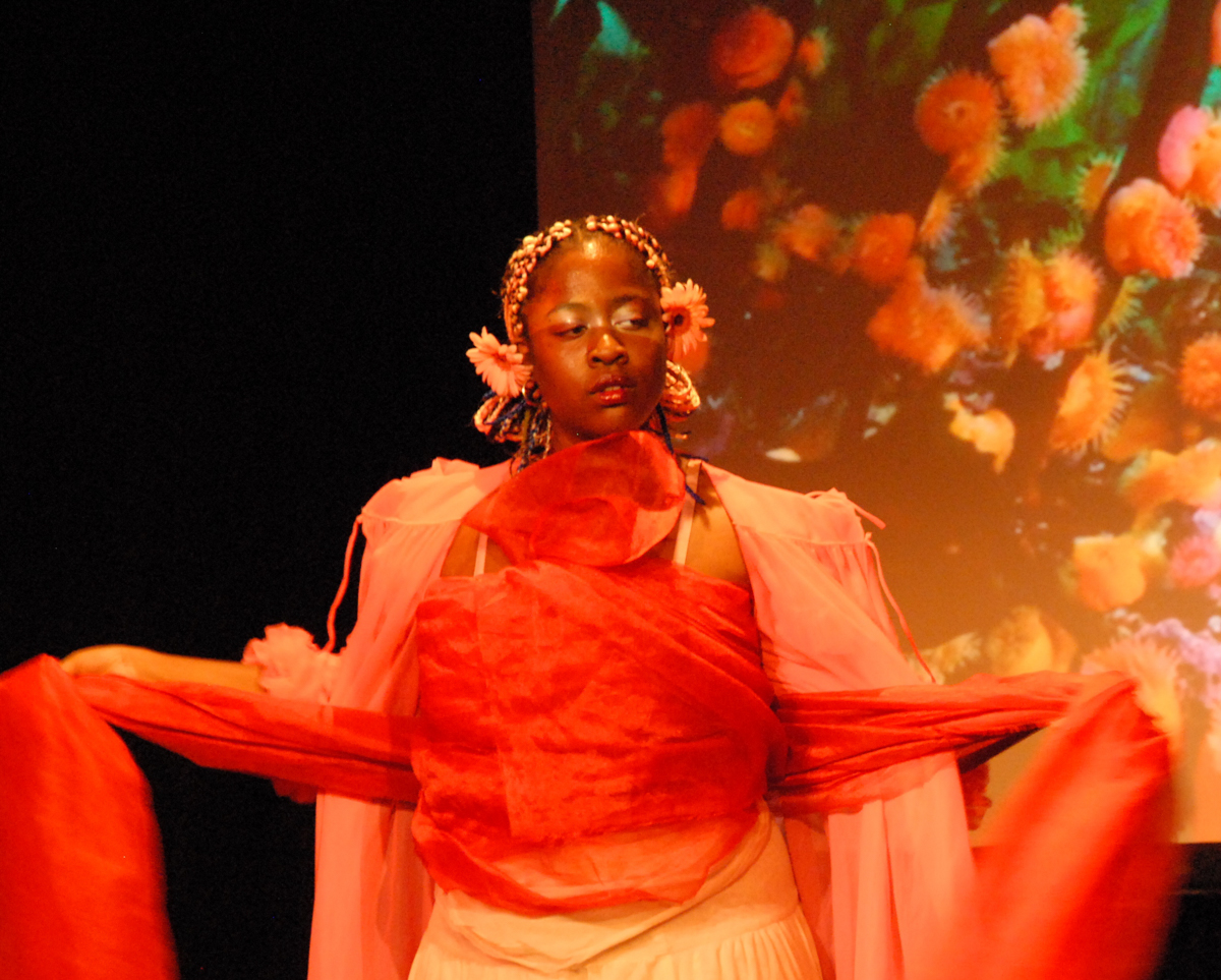 Gabrielle Civil, Anemone, 2012. Pleasure Rebel, Bryant Lake Bowl. Minneapolis, Minnesota. Foto de Sayge Carroll.