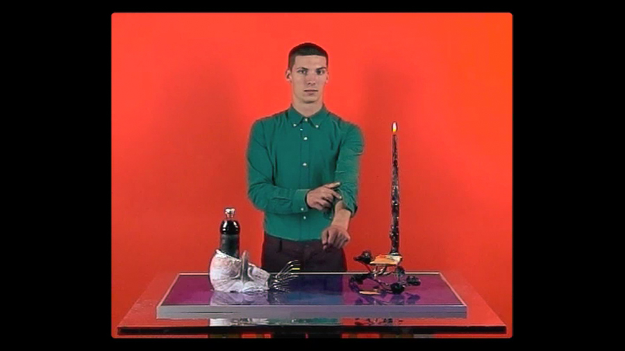 Alex Da Corte，The Impossible（视频静止），2012 年。标准数字视频，TRT 11:01。由艺术家提供。